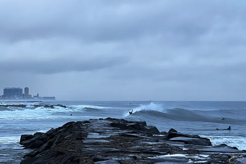 Surfing the L Jetty in Winter